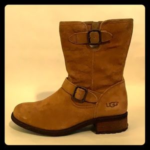 Ugg brown boot with small heel